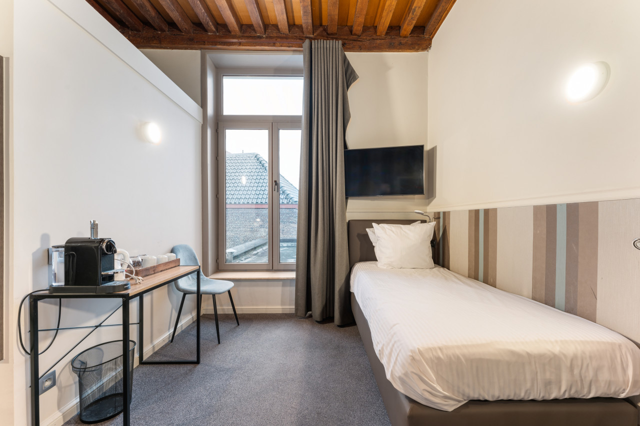 Spacious Triple Room in Historic Bruges - Photo 3