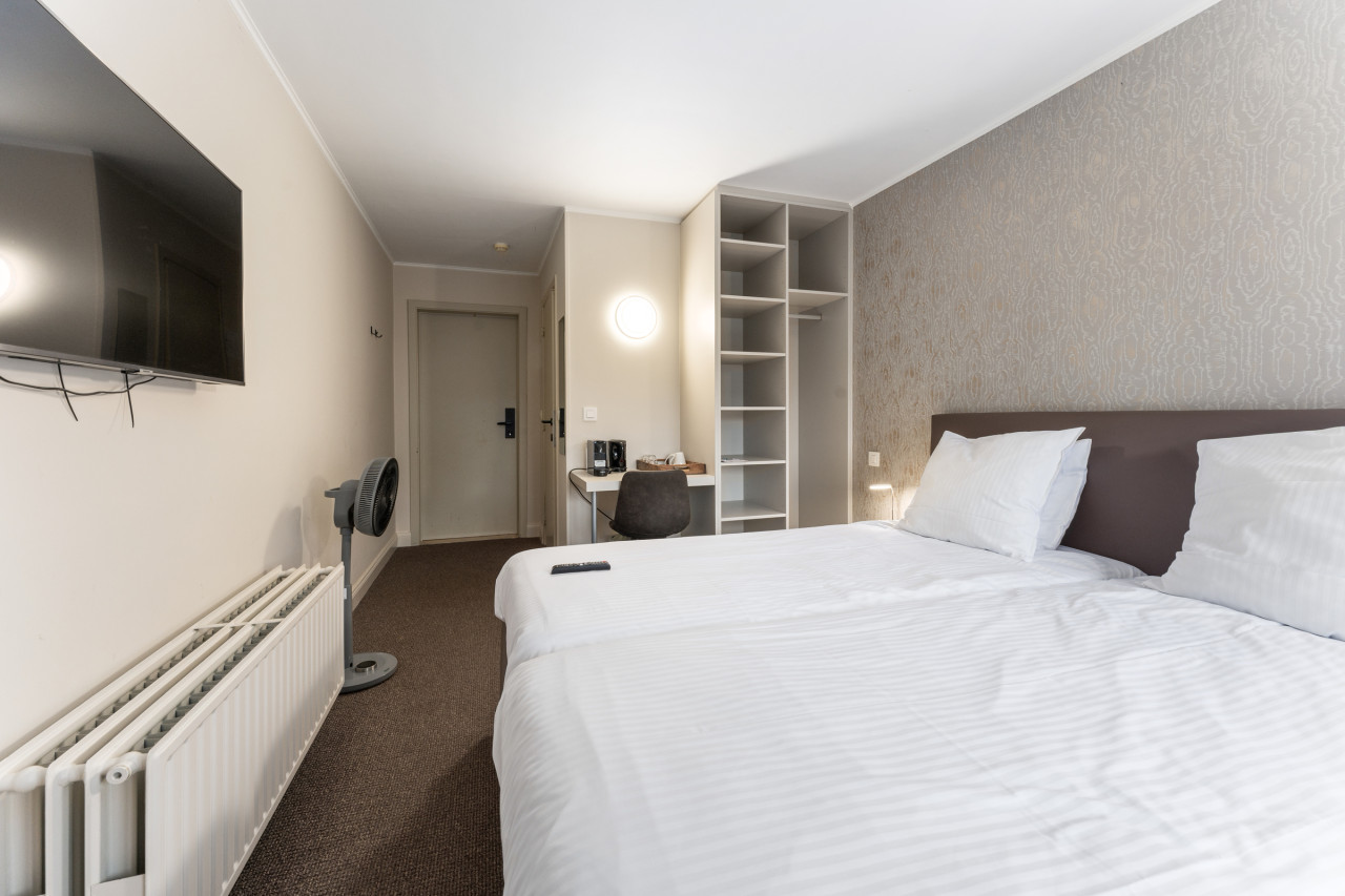 Elegant Twin Room in Bruges’ Heart - Photo 5