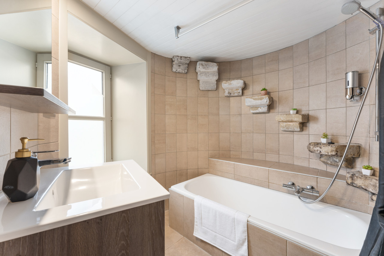 Contemporary Double Room in Bruges’ Heart - Photo 3