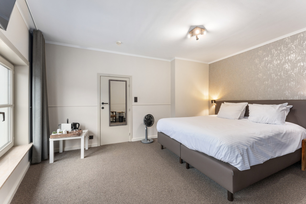 Contemporary Double Room in Bruges’ Heart - Photo 4