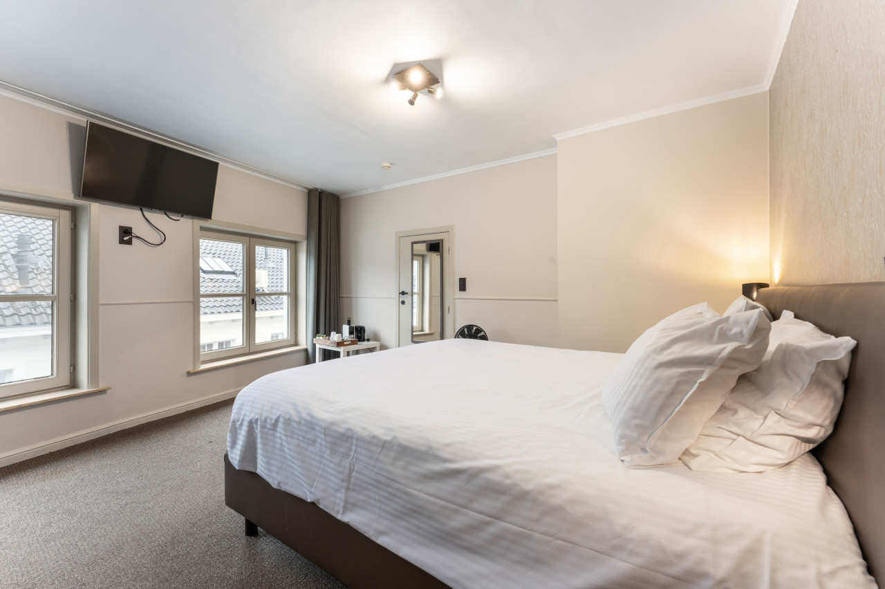 Contemporary Double Room in Bruges’ Heart - Photo 2