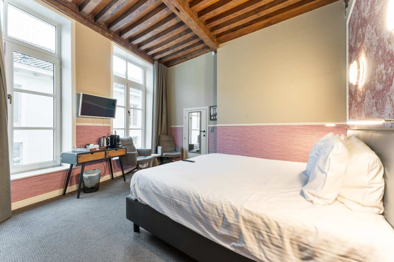 Stylish Double Room in Historic Bruges Hotel - Photo 5