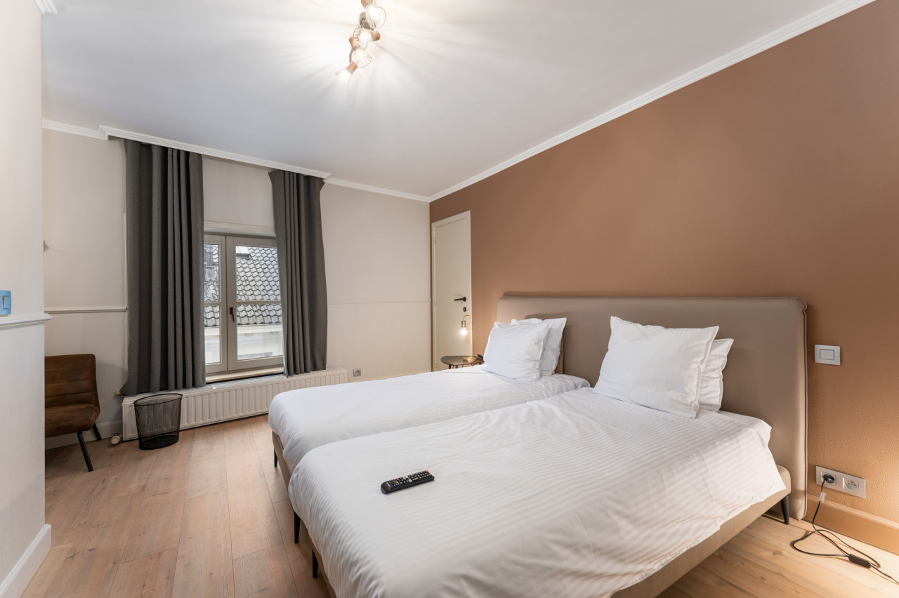 Quiet Twin Room in Historic Bruges - Hotel Karel de Stoute Bruges - Photo 1