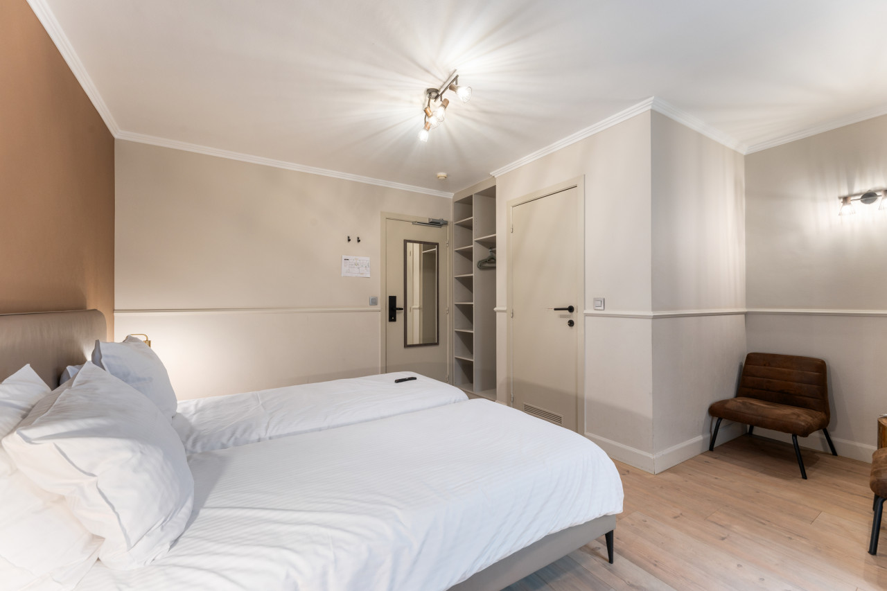 Quiet Twin Room in Historic Bruges - Photo 2