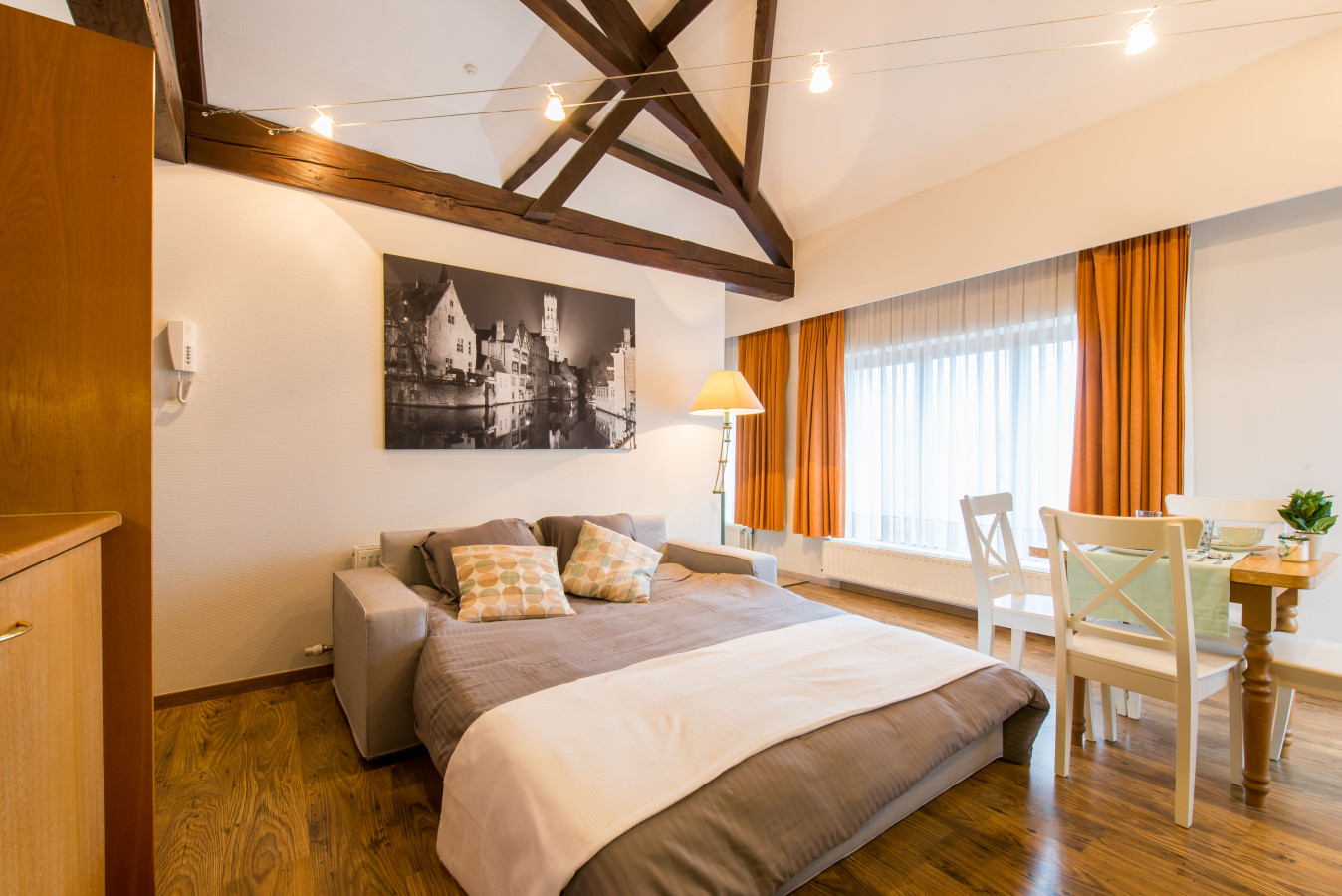 The Swan Apartment photo 9