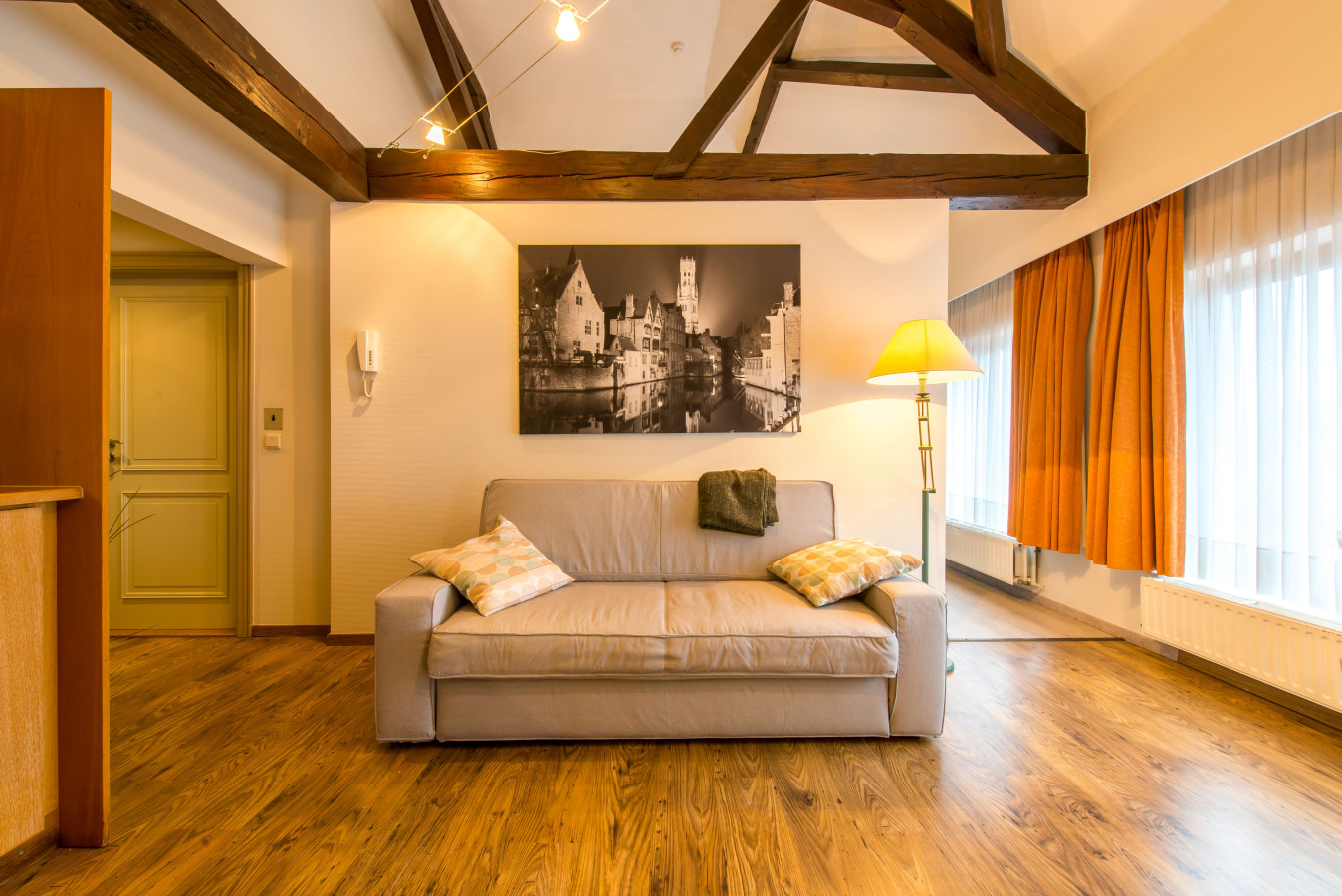 The Swan Apartment photo 12