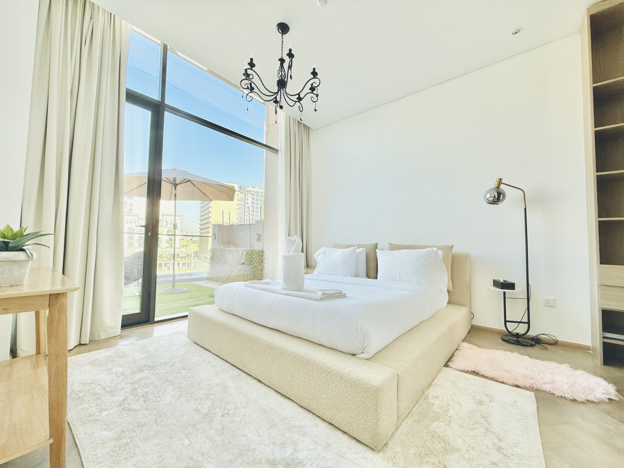 Vserve – Elegant Penthouse Stay in the Heart of JVC