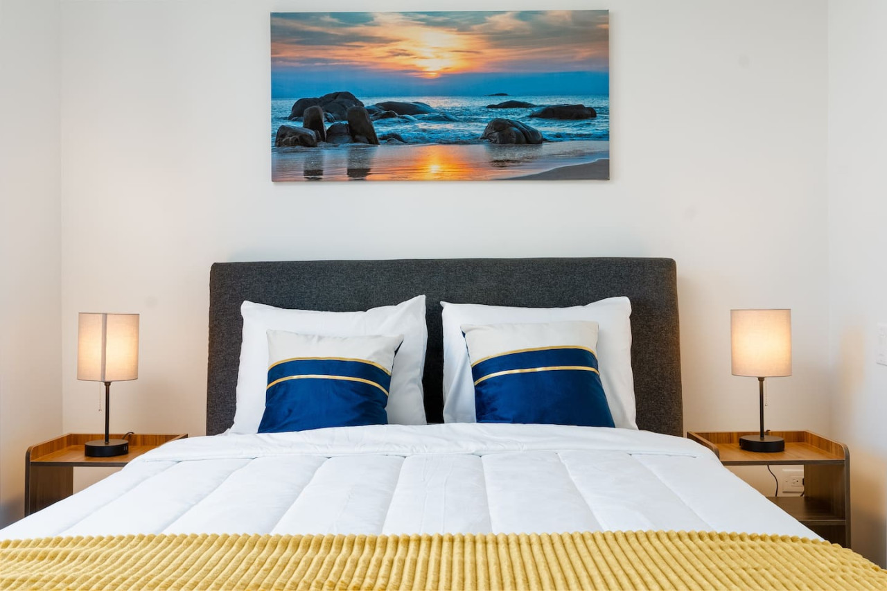 Regal Stylish Loft Rooftop|13 mins DT |4 mins Lake