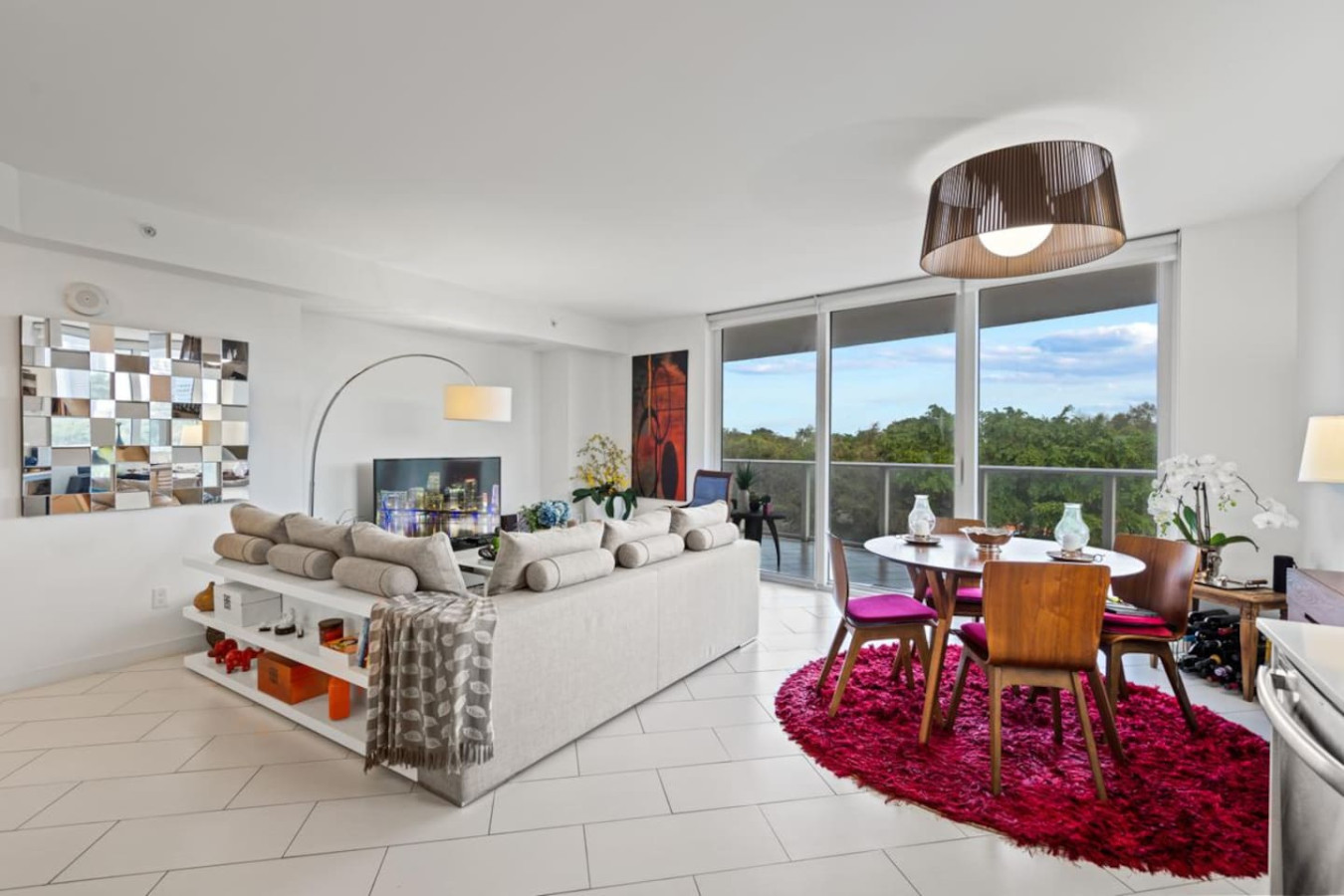 Luxury 2BR Apt | Prime Location