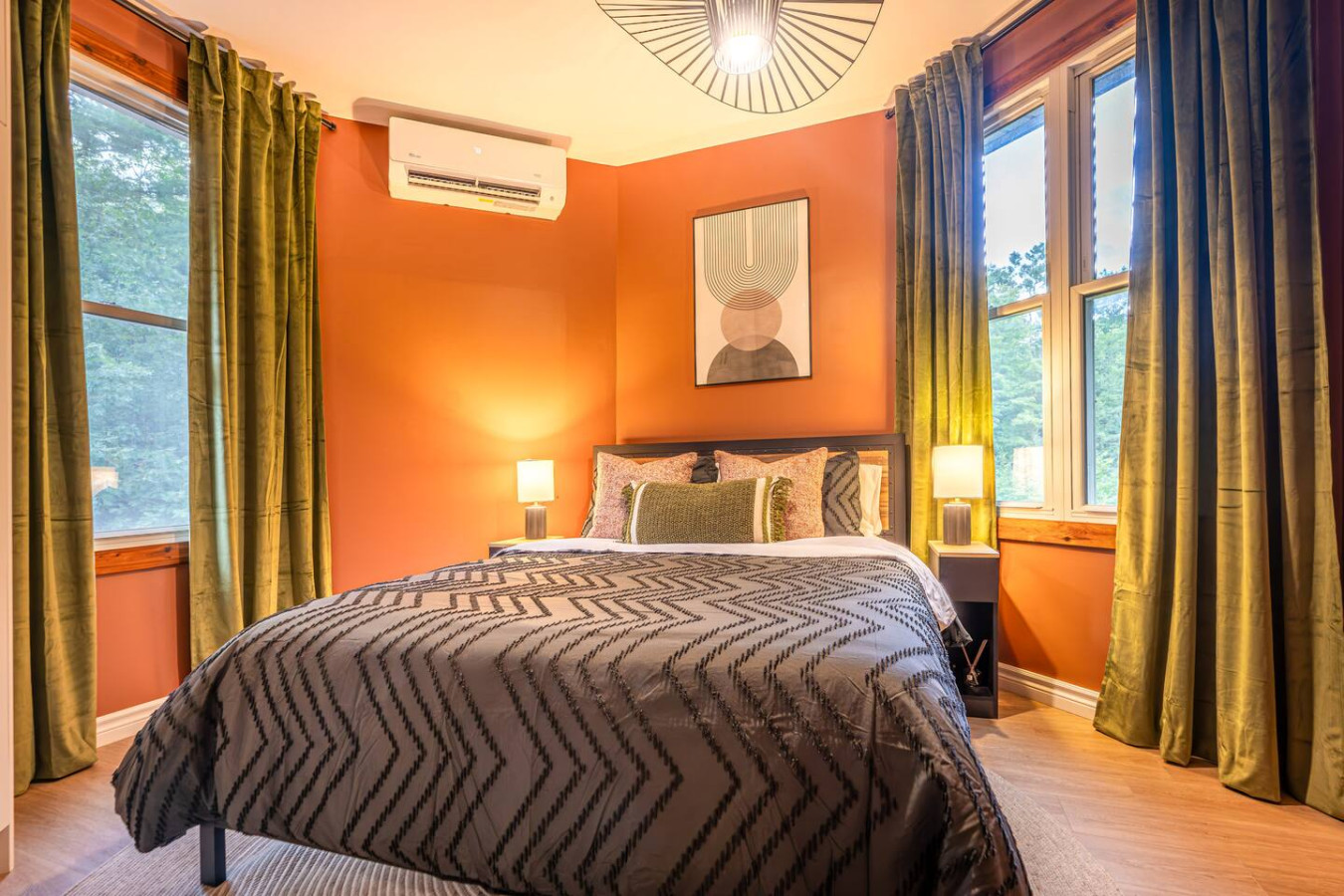 Unique Muskoka Retreat w/ Hot Tub on 10 Acres