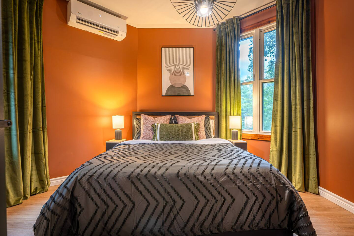 Unique Muskoka Retreat w/ Hot Tub on 10 Acres