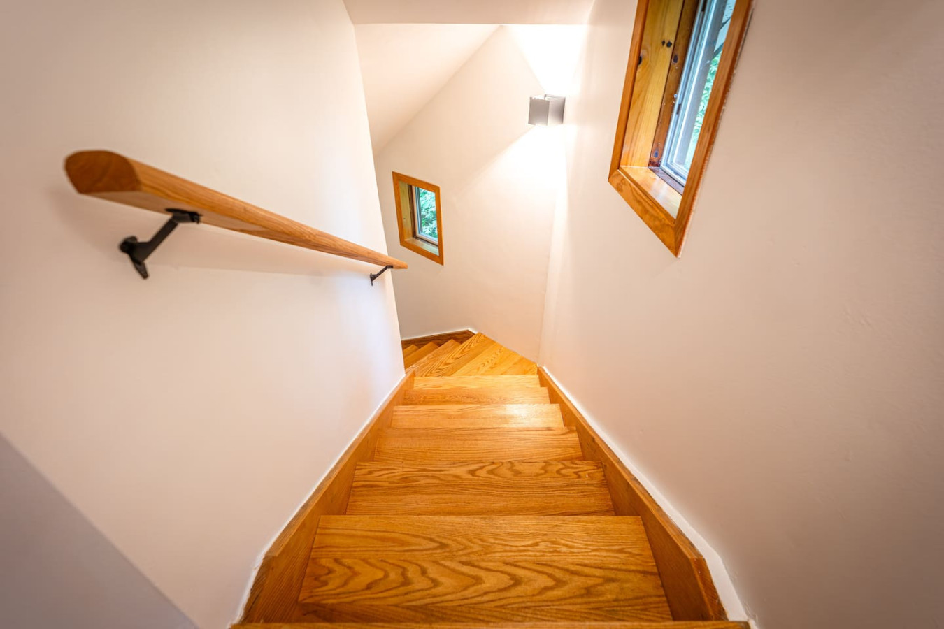 Unique Muskoka Retreat w/ Hot Tub on 10 Acres