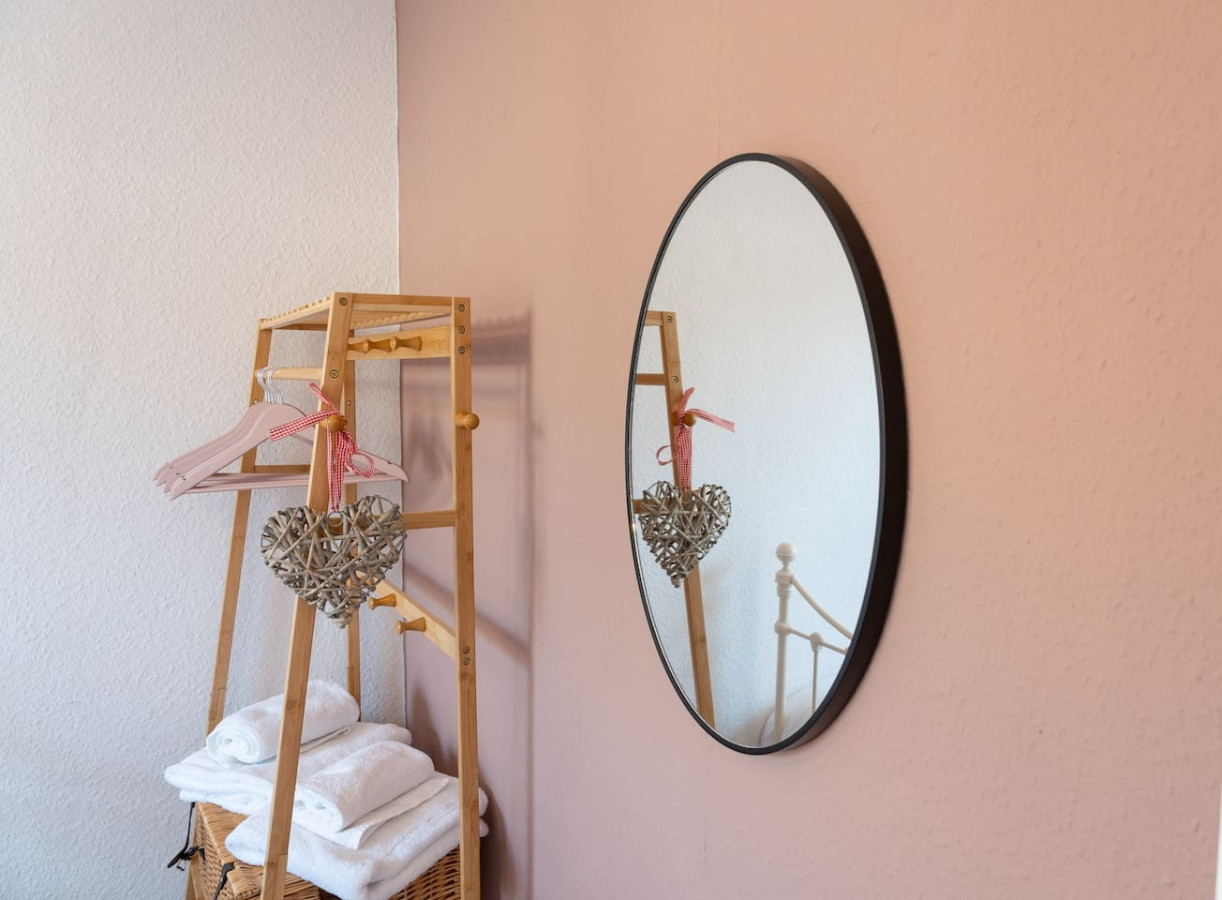 Margate | Cosy Cottage | 5 mins Old Town & Beach | Decked Garden in Blue Shells Cottage, 27 Brockley Road - Property image 26 - VivreStays