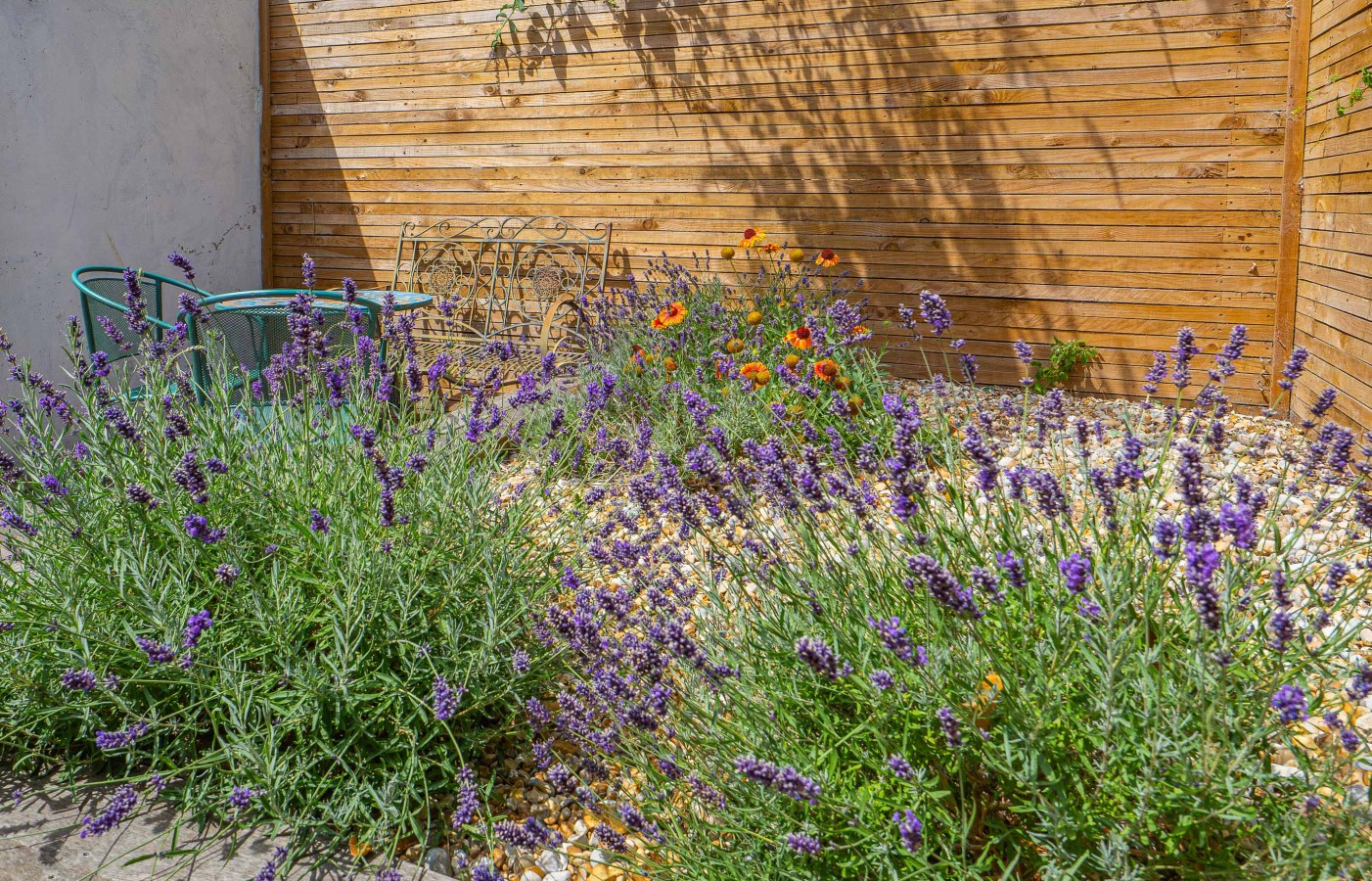 Margate | Cosy Cottage | 5 mins Old Town & Beach | Decked Garden in Blue Shells Cottage, 27 Brockley Road - Property image 50 - VivreStays