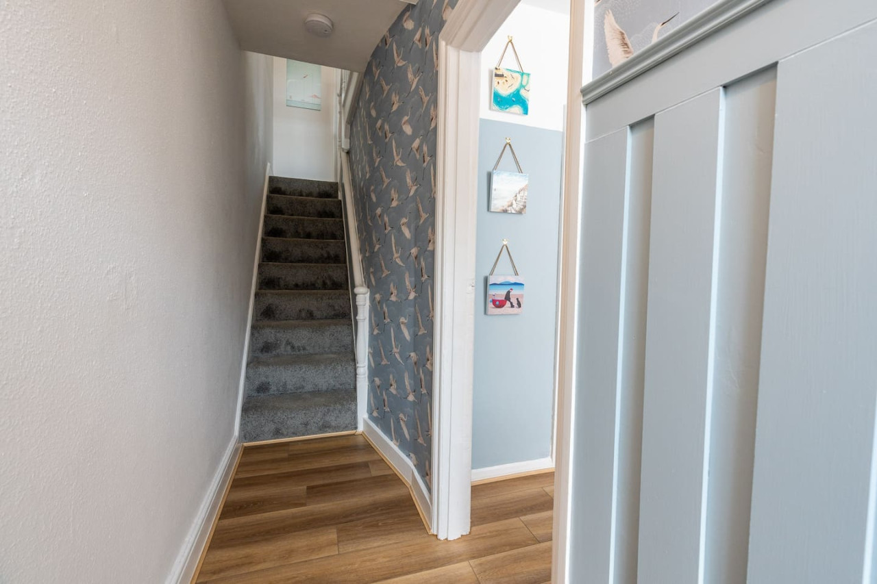 Margate | Cosy Cottage | 5 mins Old Town & Beach | Decked Garden in Blue Shells Cottage, 27 Brockley Road - Property image 22 - VivreStays