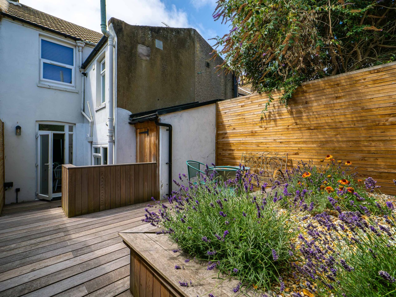Margate | Cosy Cottage | 5 mins Old Town & Beach | Decked Garden in Blue Shells Cottage, 27 Brockley Road - Property image 51 - VivreStays