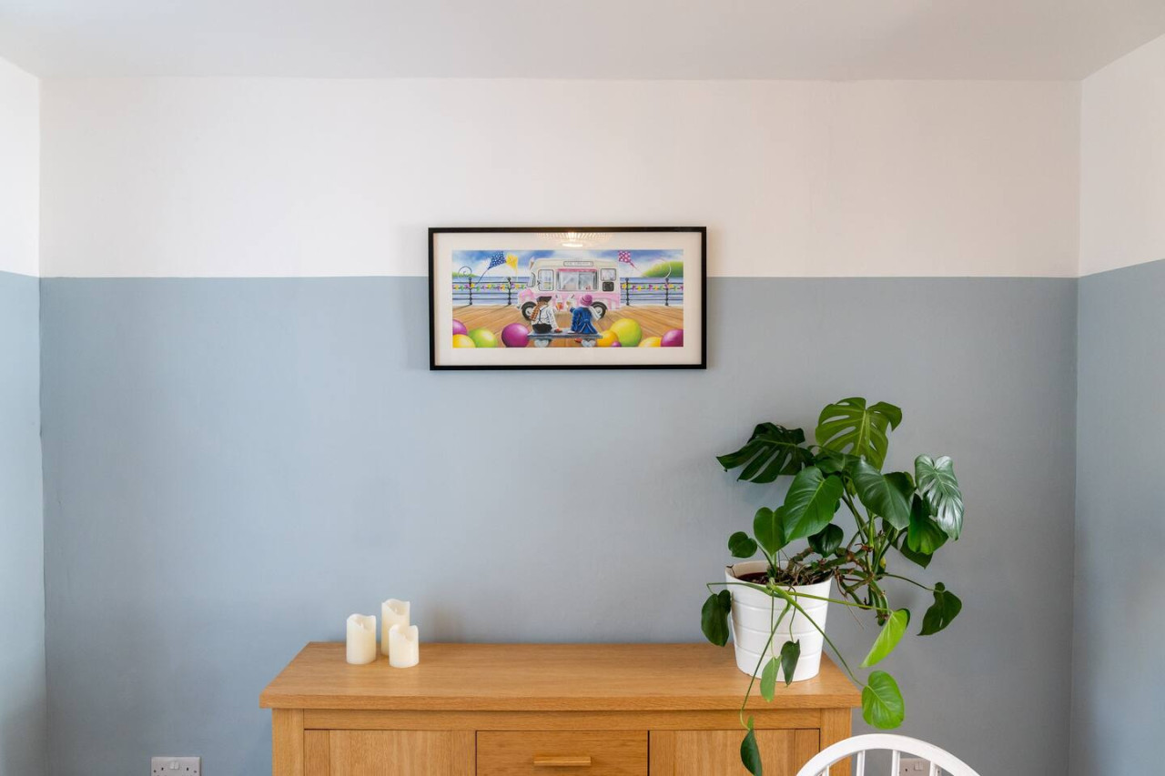 Margate | Cosy Cottage | 5 mins Old Town & Beach | Decked Garden in Blue Shells Cottage, 27 Brockley Road - Property image 38 - VivreStays