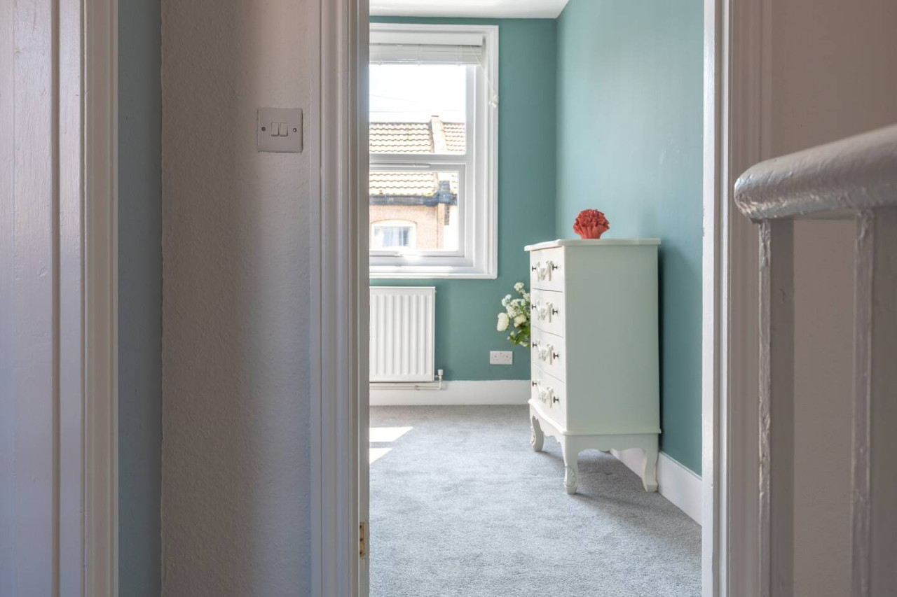 Margate | Cosy Cottage | 5 mins Old Town & Beach | Decked Garden in Blue Shells Cottage, 27 Brockley Road - Property image 30 - VivreStays
