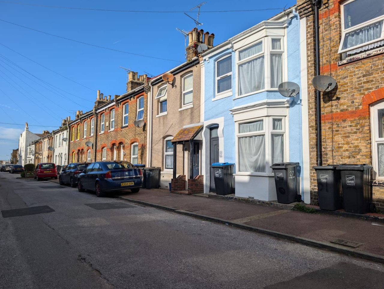 Margate | Cosy Cottage | 5 mins Old Town & Beach | Decked Garden in Blue Shells Cottage, 27 Brockley Road - Property image 48 - VivreStays