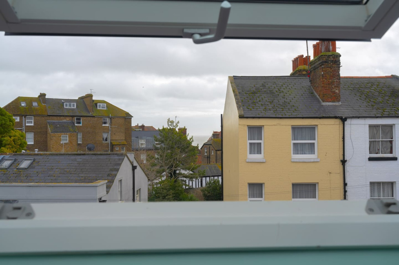 Broadstairs | ColourPop 5 Bed House | Parking | Beach/Bars 2 min in 28 York Street - Property image 52 - VivreStays
