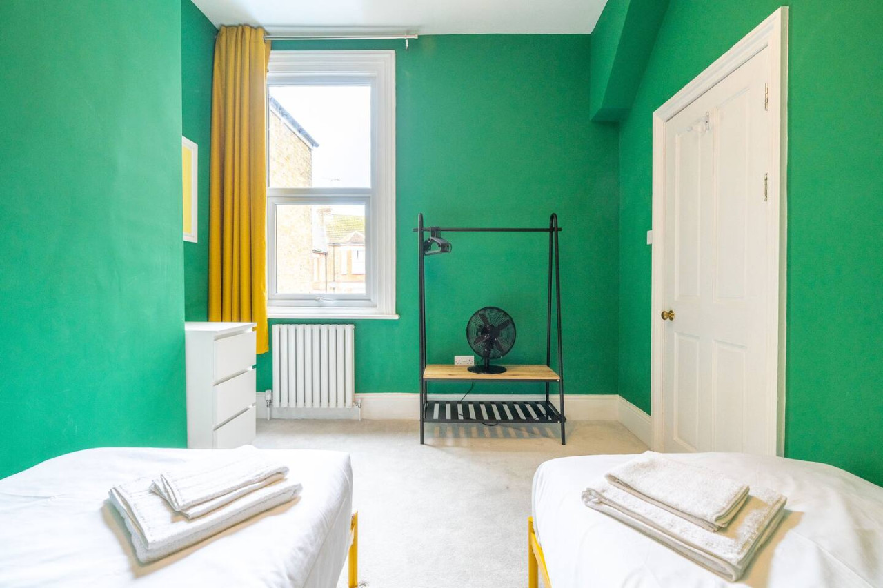 Broadstairs | ColourPop 5 Bed House | Parking | Beach/Bars 2 min in 28 York Street - Property image 58 - VivreStays