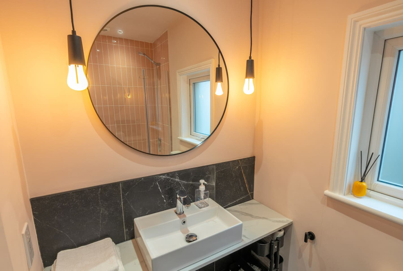 Broadstairs | ColourPop 5 Bed House | Parking | Beach/Bars 2 min in 28 York Street - Property image 59 - VivreStays