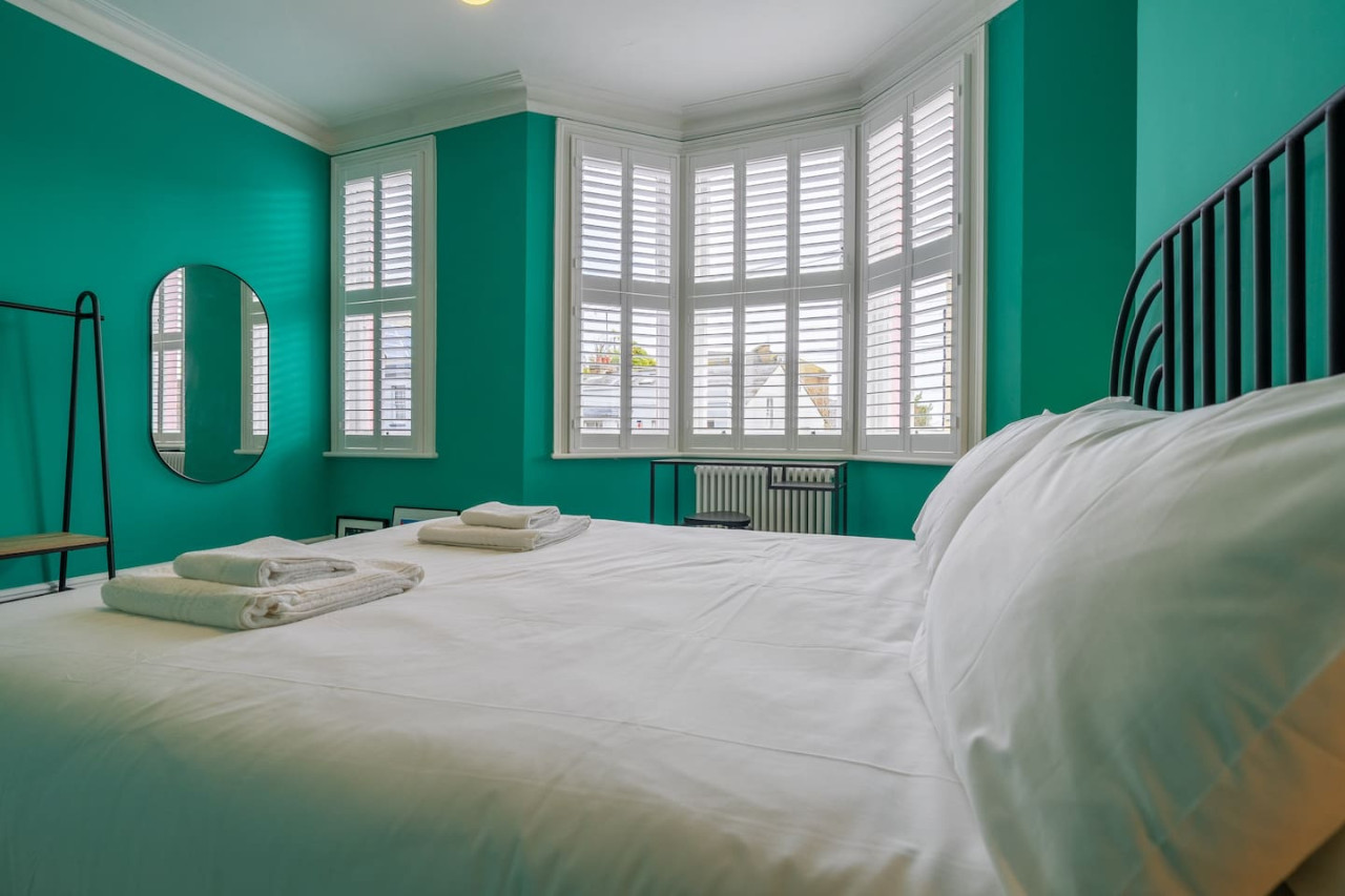 Broadstairs | ColourPop 5 Bed House | Parking | Beach/Bars 2 min in 28 York Street - Property image 32 - VivreStays