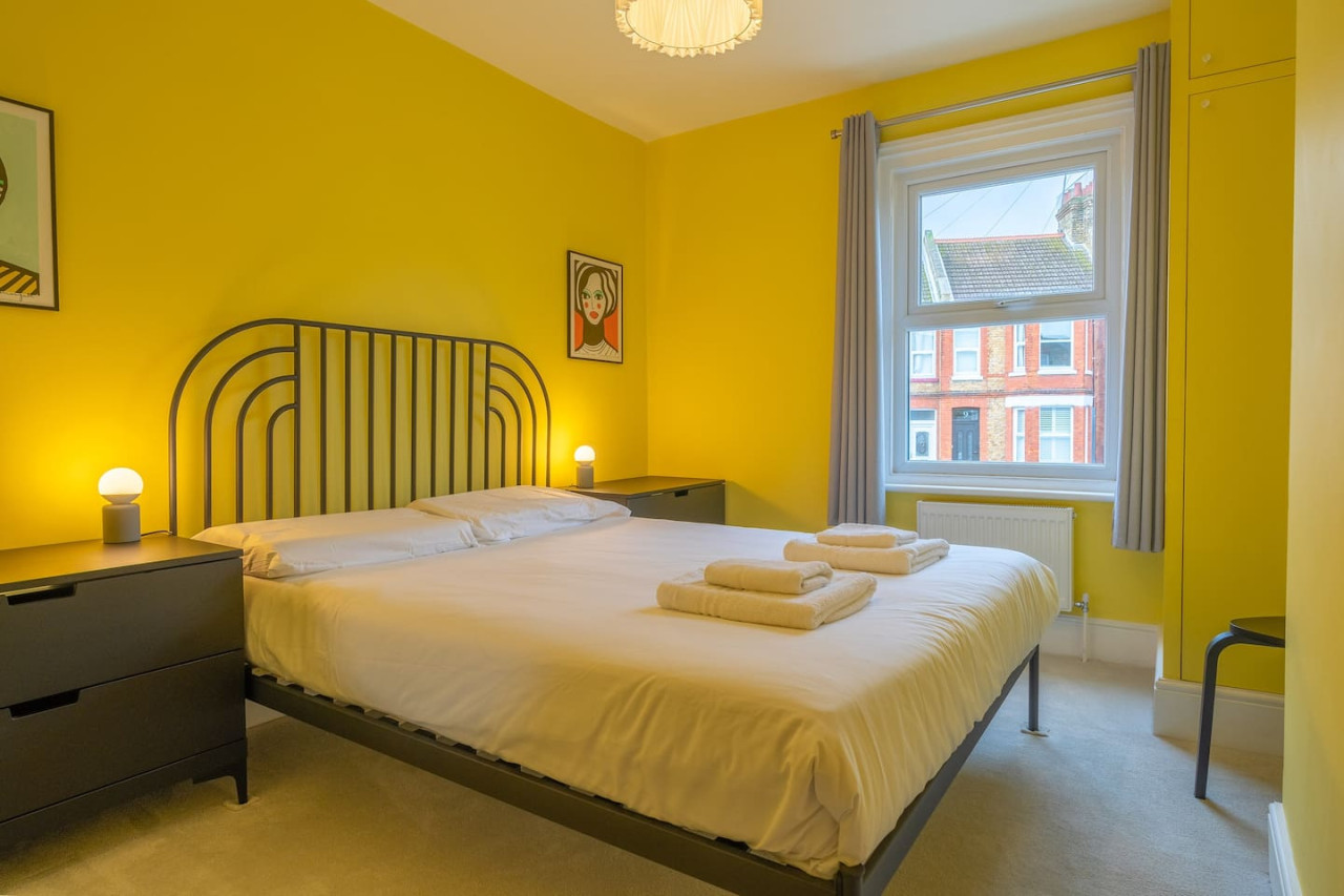 Broadstairs | ColourPop 5 Bed House | Parking | Beach/Bars 2 min in 28 York Street - Property image 39 - VivreStays