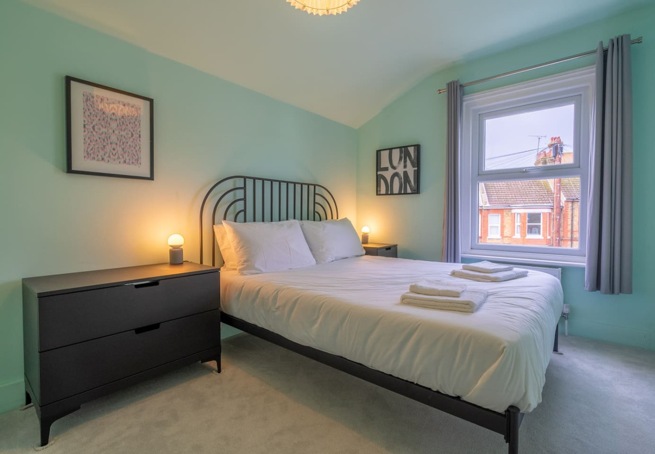 Broadstairs | ColourPop 5 Bed House | Parking | Beach/Bars 2 min in 28 York Street - Property image 63 - VivreStays