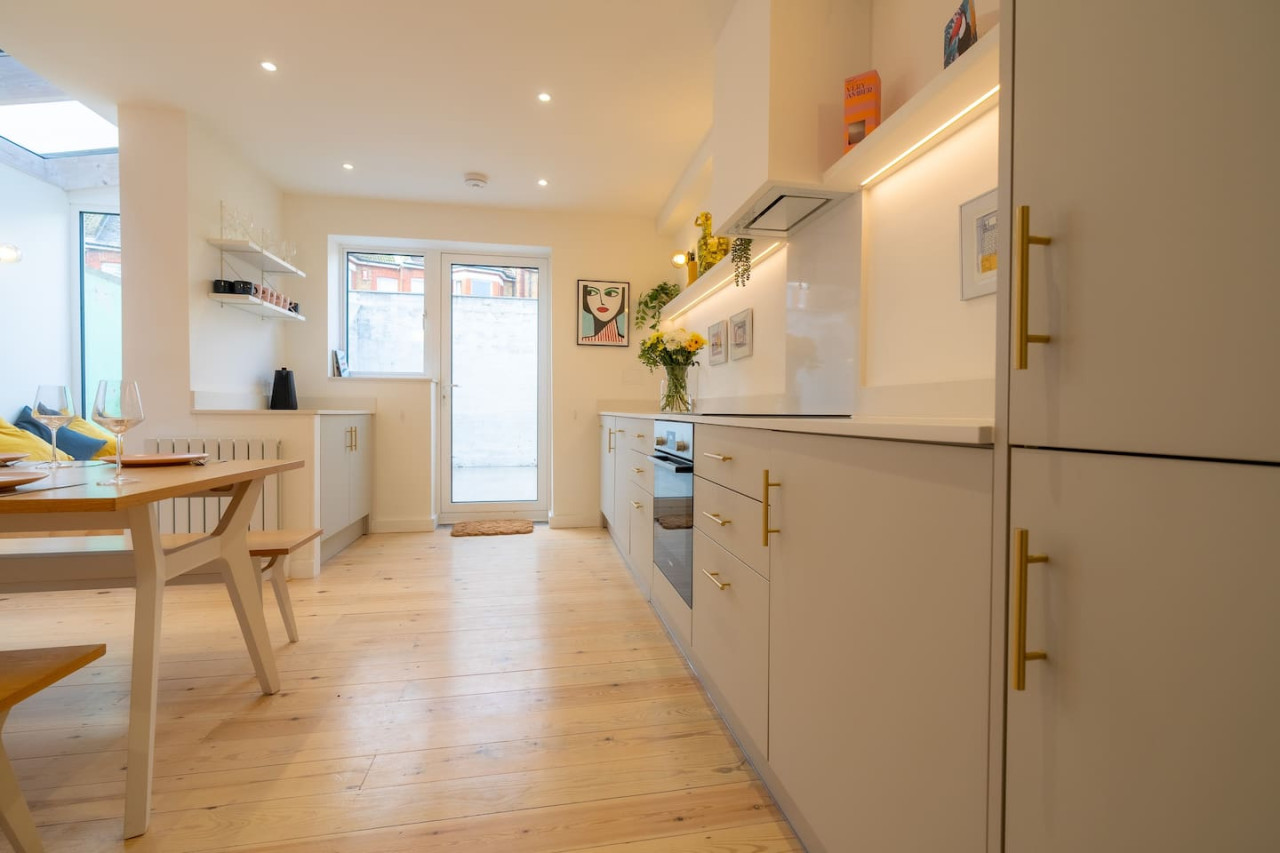 Broadstairs | ColourPop 5 Bed House | Parking | Beach/Bars 2 min in 28 York Street - Property image 20 - VivreStays