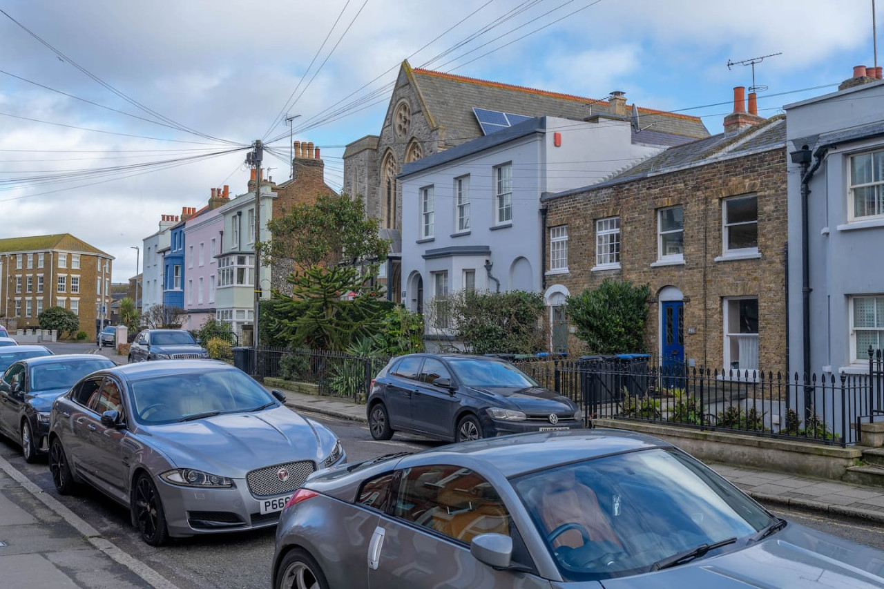 Broadstairs | ColourPop 5 Bed House | Parking | Beach/Bars 2 min in 28 York Street - Property image 84 - VivreStays
