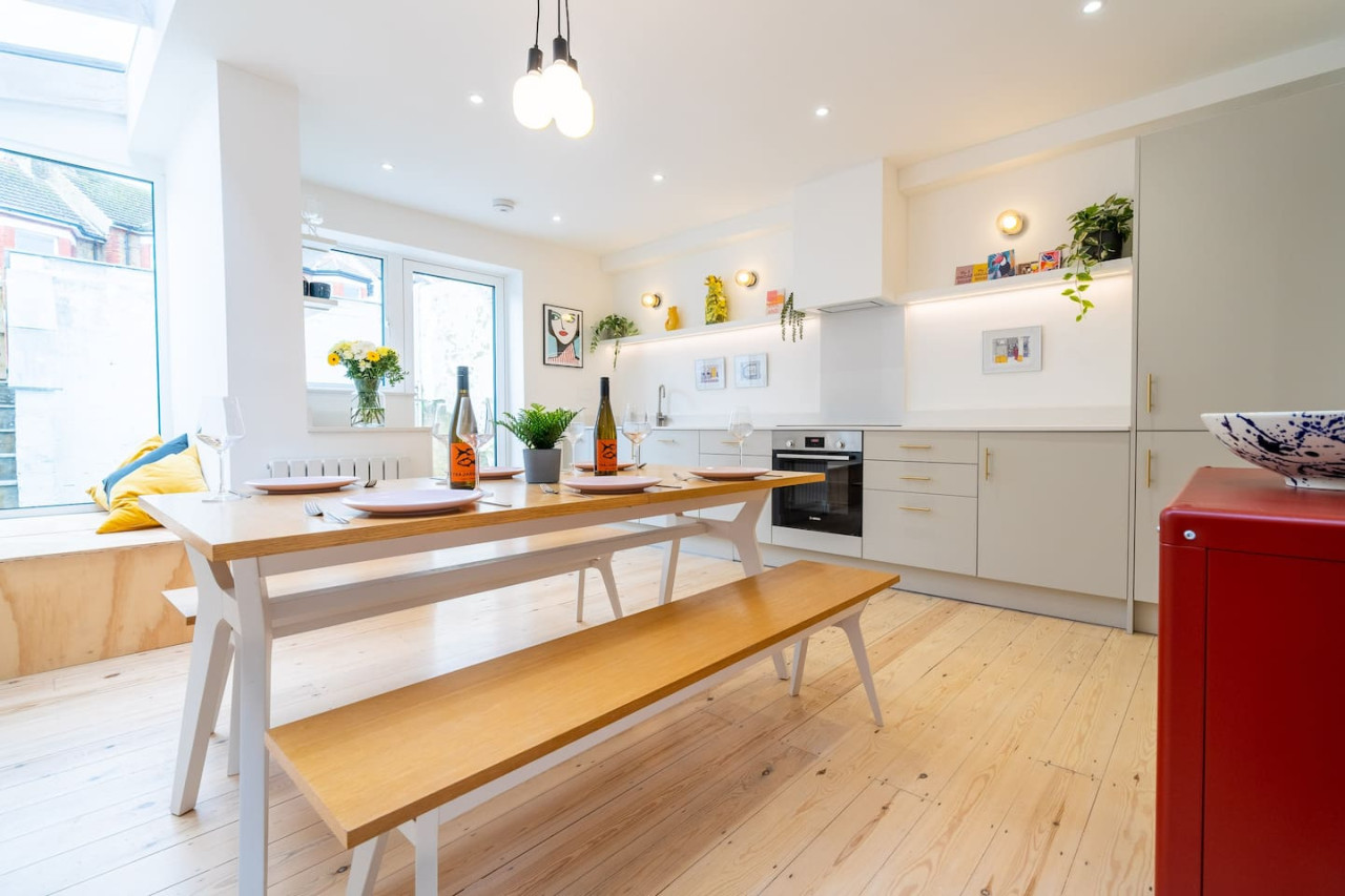 Broadstairs | ColourPop 5 Bed House | Parking | Beach/Bars 2 min in 28 York Street - Property image 21 - VivreStays