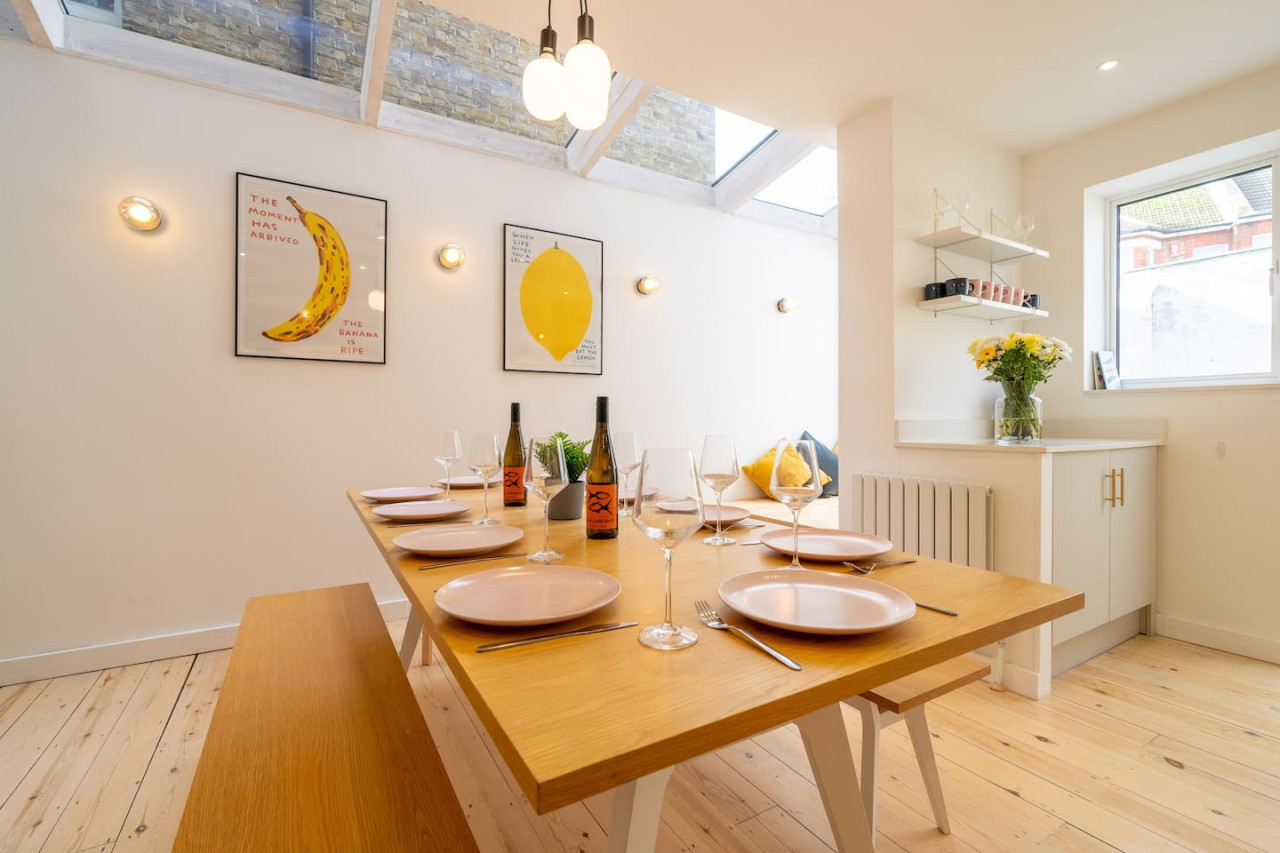 Broadstairs | ColourPop 5 Bed House | Parking | Beach/Bars 2 min in 28 York Street - Property image 13 - VivreStays