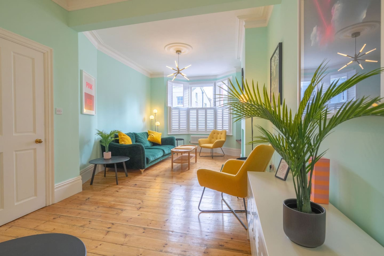 Broadstairs | ColourPop 5 Bed House | Parking | Beach/Bars 2 min in 28 York Street - Property image 12 - VivreStays