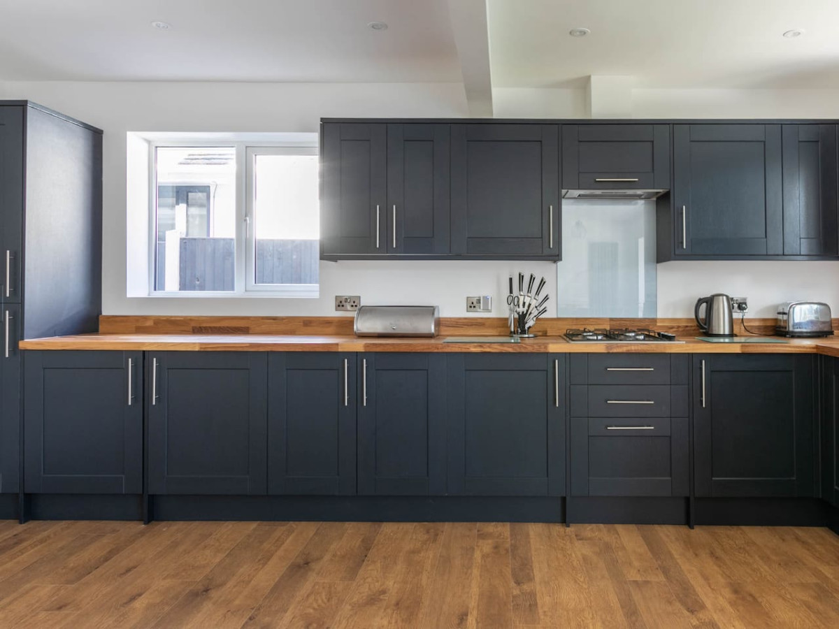 Broadstairs | Family Bungalow | Huge Kitchen | Parking | Quiet Cul-de-Sac in 14 Saint James Avenue - Property image 10 - VivreStays