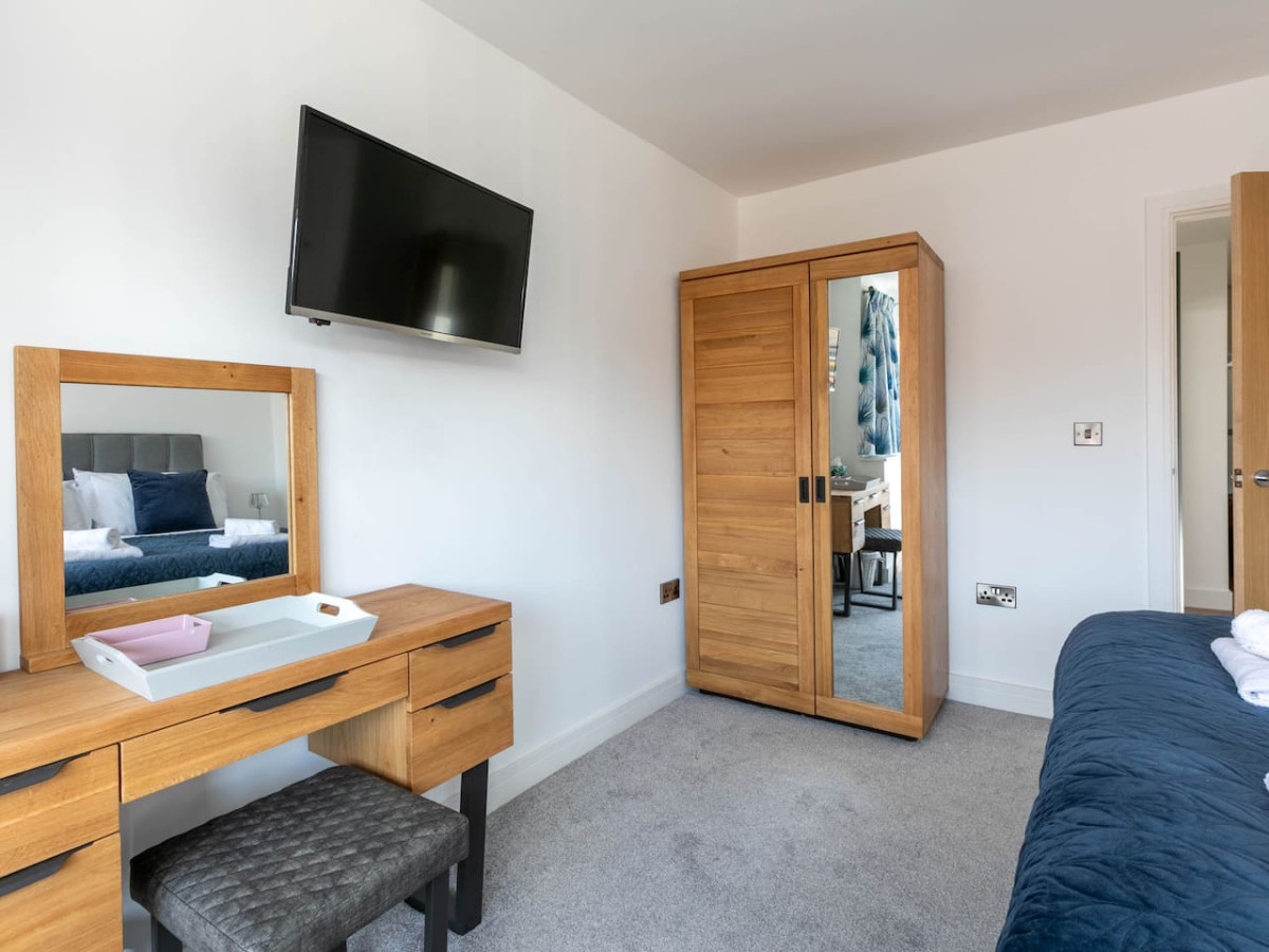 Broadstairs | Family Bungalow | Huge Kitchen | Parking | Quiet Cul-de-Sac in 14 Saint James Avenue - Property image 14 - VivreStays