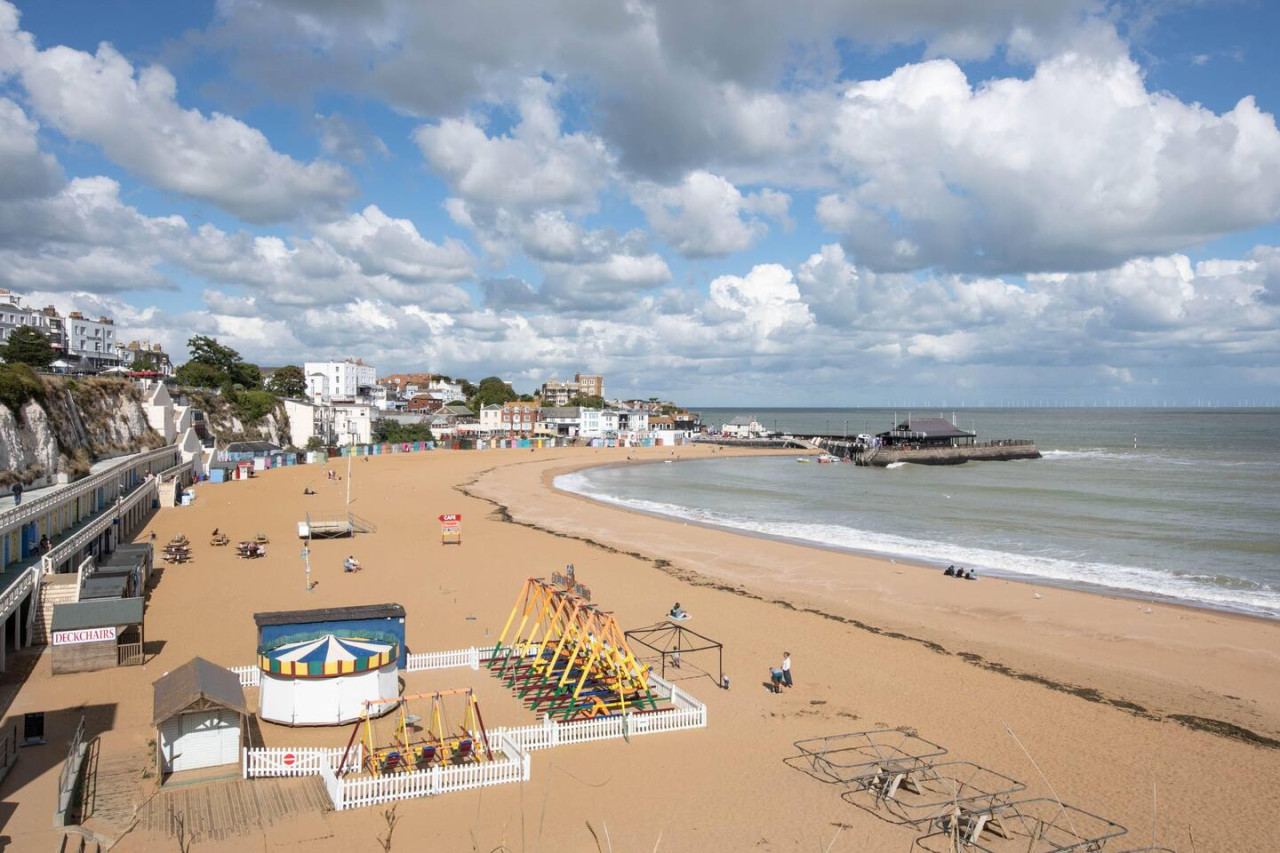 Broadstairs | Family Bungalow | Huge Kitchen | Parking | Quiet Cul-de-Sac in 14 Saint James Avenue - Property image 28 - VivreStays