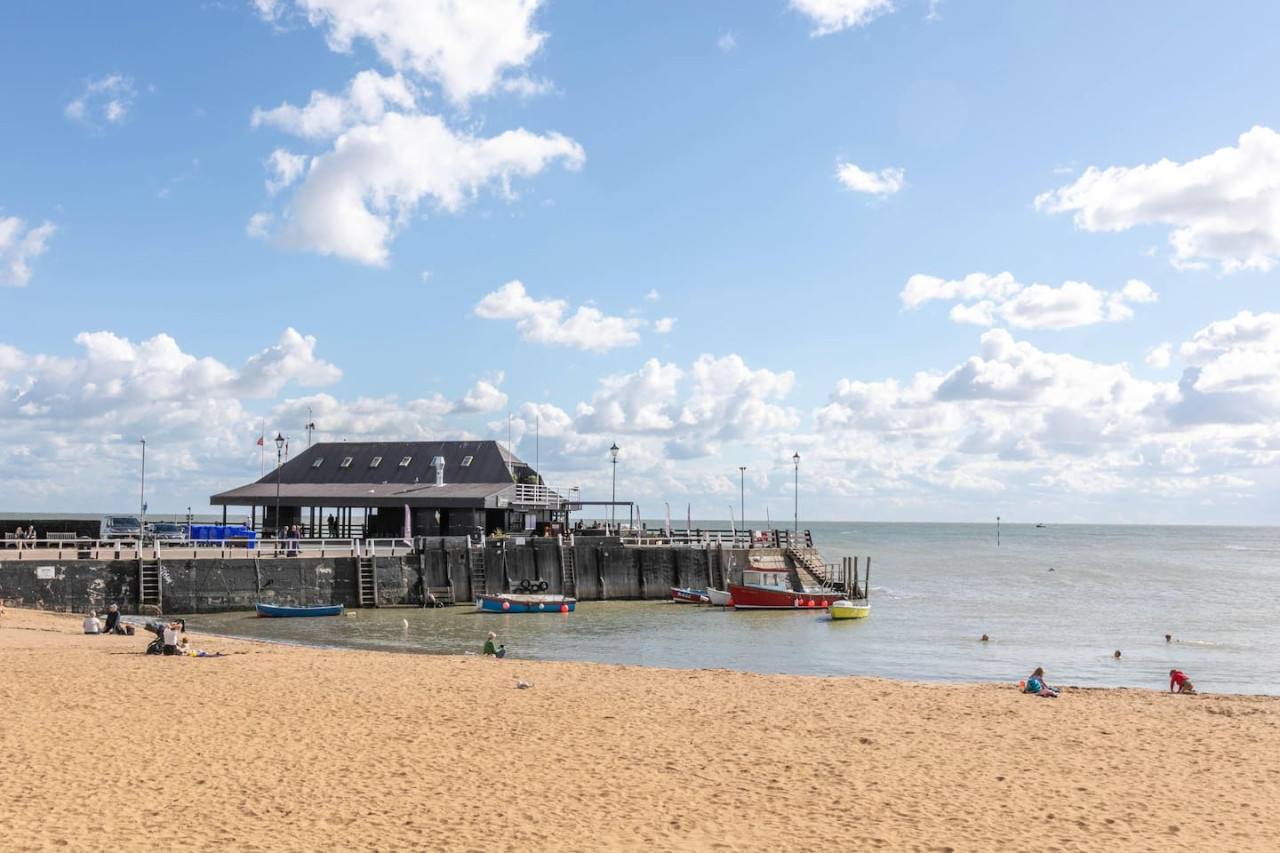 Broadstairs | Family Bungalow | Huge Kitchen | Parking | Quiet Cul-de-Sac in 14 Saint James Avenue - Property image 27 - VivreStays