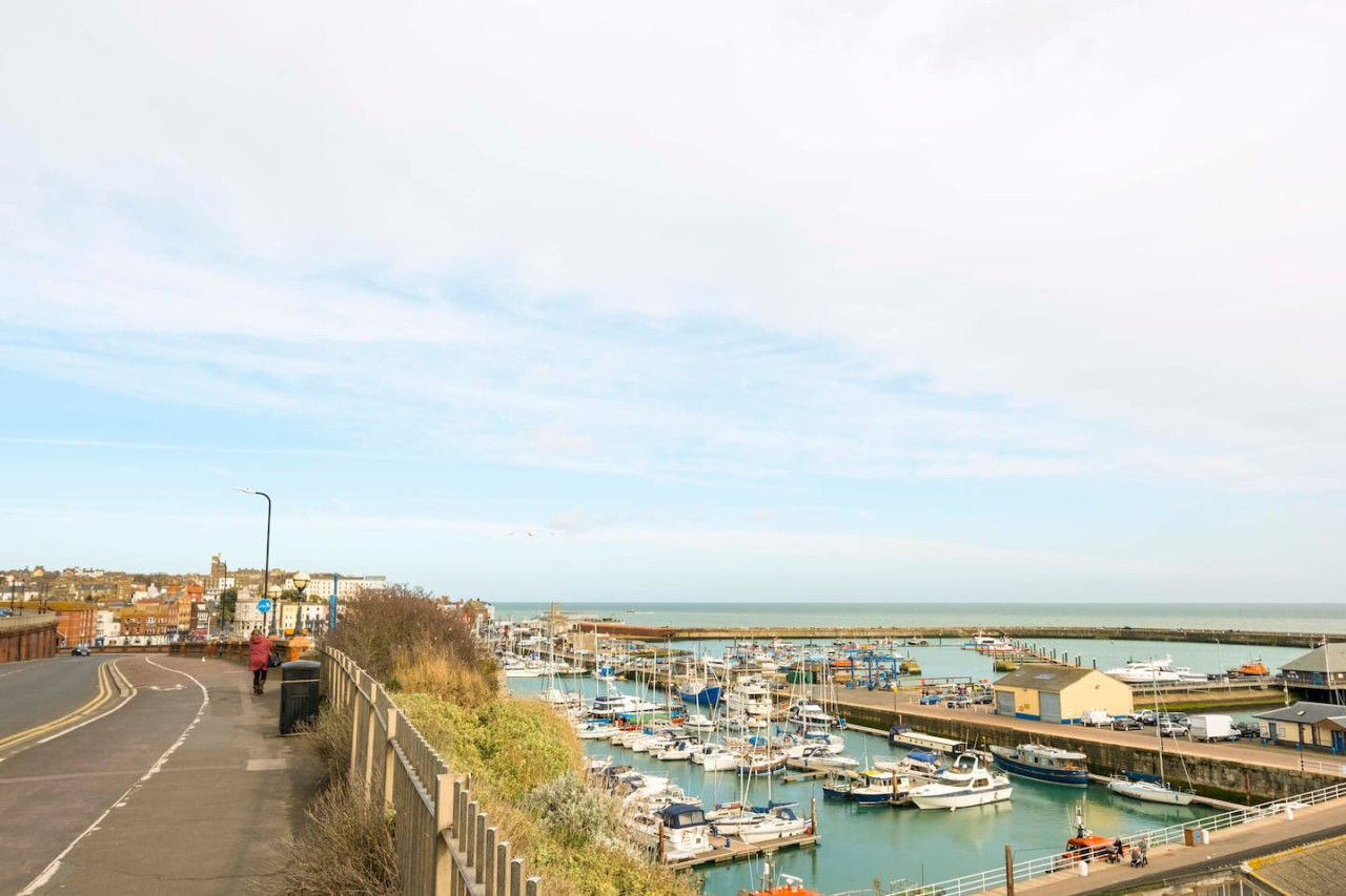 Ramsgate | Elegant Georgian Home | Harbour | Beach in 38 Addington Street - Property image 33 - VivreStays