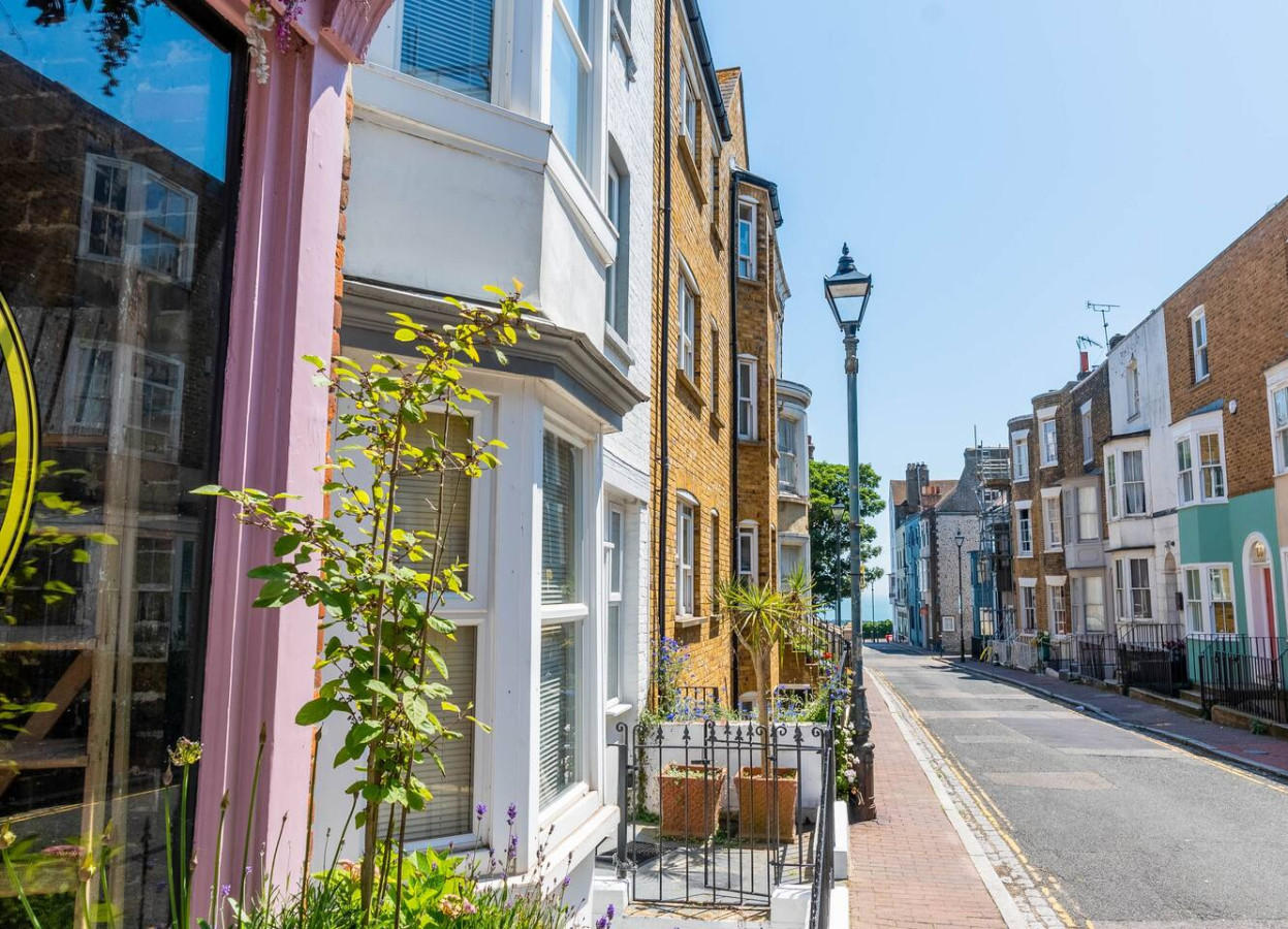 Ramsgate | Elegant Georgian Home | Harbour | Beach in 38 Addington Street - Property image 26 - VivreStays