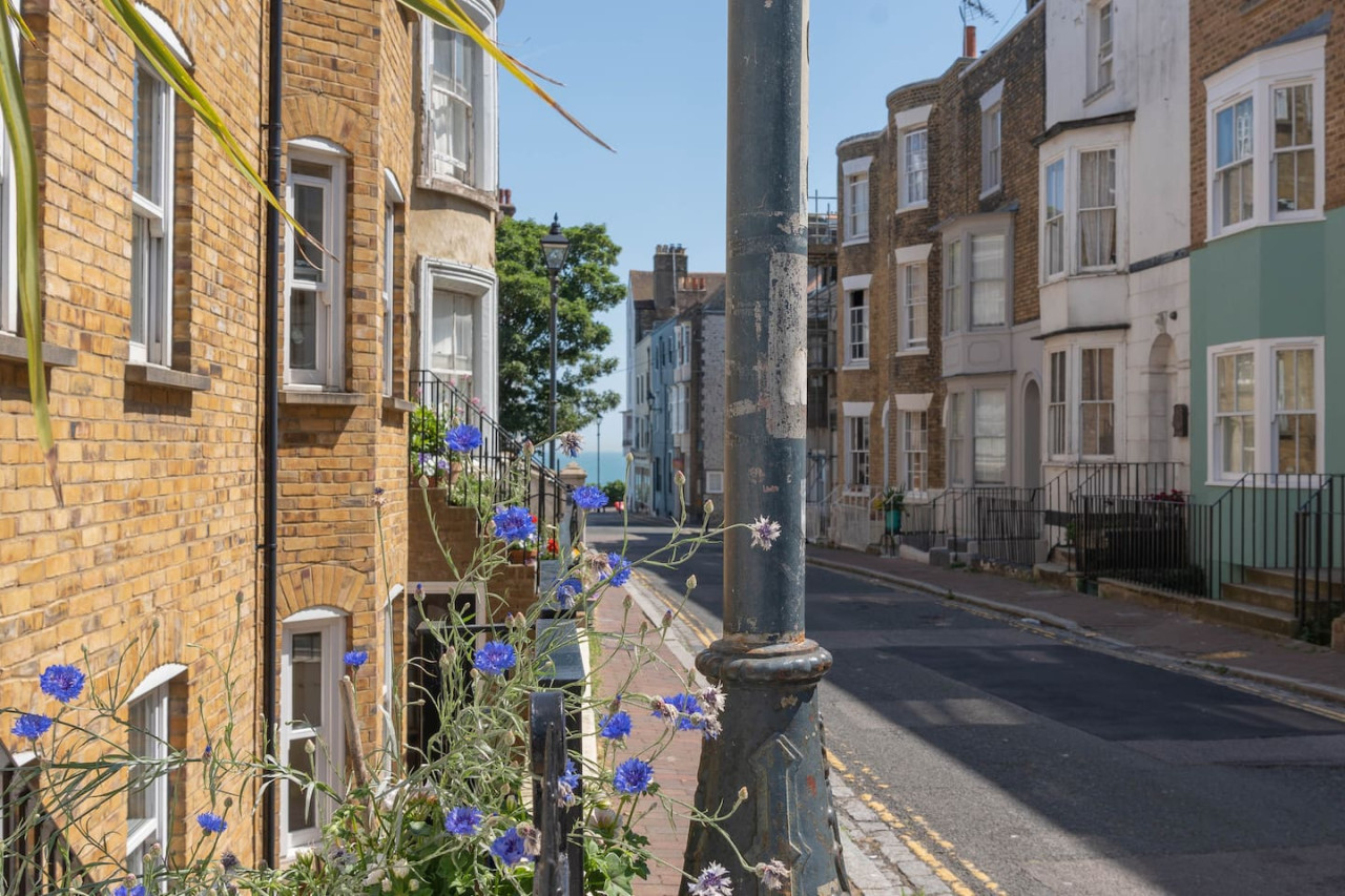 Ramsgate | Elegant Georgian Home | Harbour | Beach in 38 Addington Street - Property image 29 - VivreStays