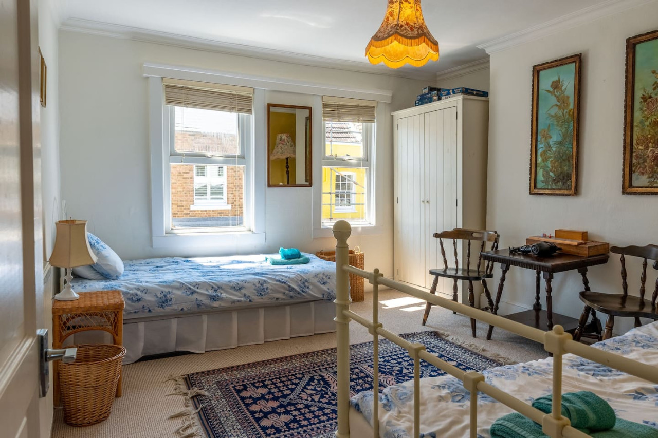 Ramsgate | Elegant Georgian Home | Harbour | Beach in 38 Addington Street - Property image 22 - VivreStays