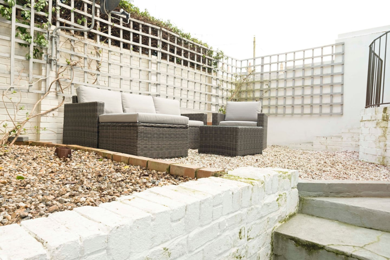 Ramsgate | Elegant Georgian Home | Harbour | Beach in 38 Addington Street - Property image 13 - VivreStays