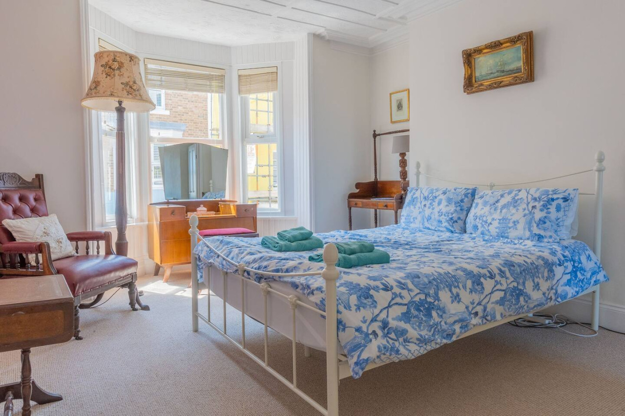 Ramsgate | Elegant Georgian Home | Harbour | Beach in 38 Addington Street - Property image 15 - VivreStays