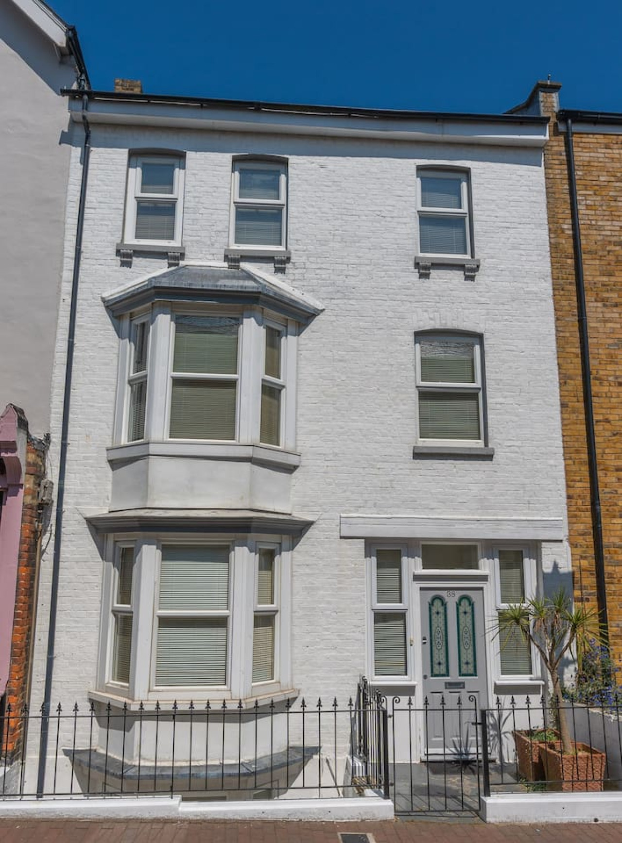 Ramsgate | Elegant Georgian Home | Harbour | Beach in 38 Addington Street - Property image 28 - VivreStays