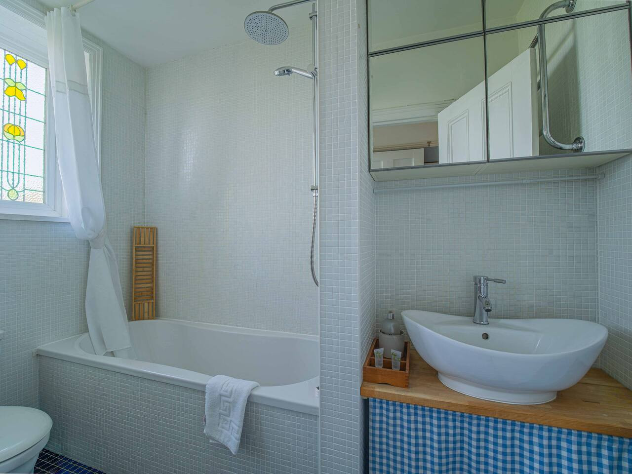 Westgate | Stunning Sea Views, Logburner, Gardens in 4 Carlton Road East Bayside House - Property image 37 - VivreStays