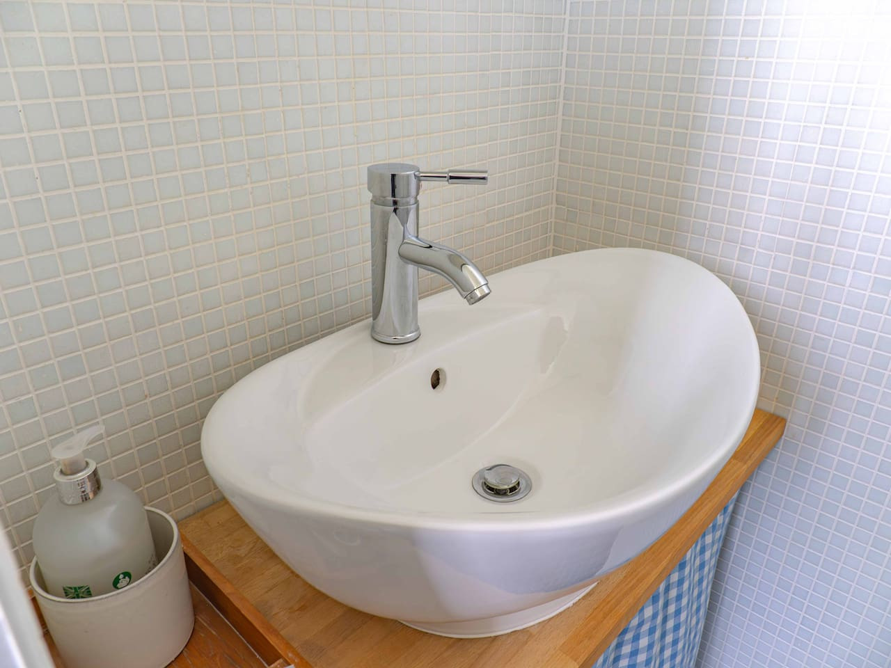 Westgate | Stunning Sea Views, Logburner, Gardens in 4 Carlton Road East Bayside House - Property image 39 - VivreStays