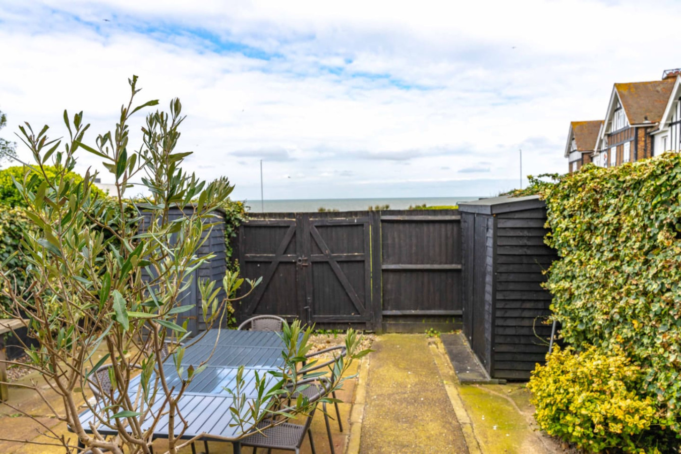 Westgate | Stunning Sea Views, Logburner, Gardens in 4 Carlton Road East Bayside House - Property image 21 - VivreStays