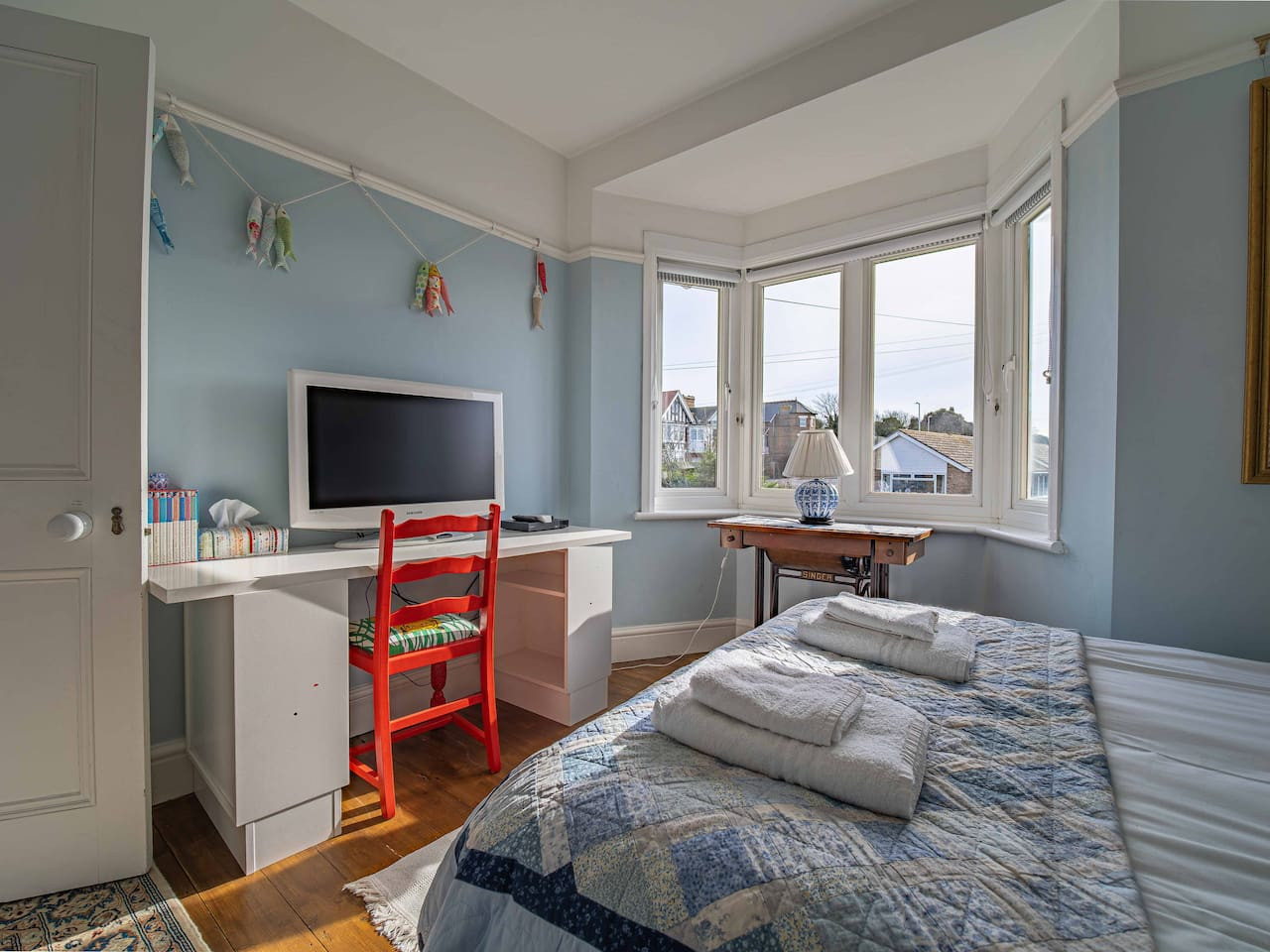 Westgate | Stunning Sea Views, Logburner, Gardens in 4 Carlton Road East Bayside House - Property image 54 - VivreStays