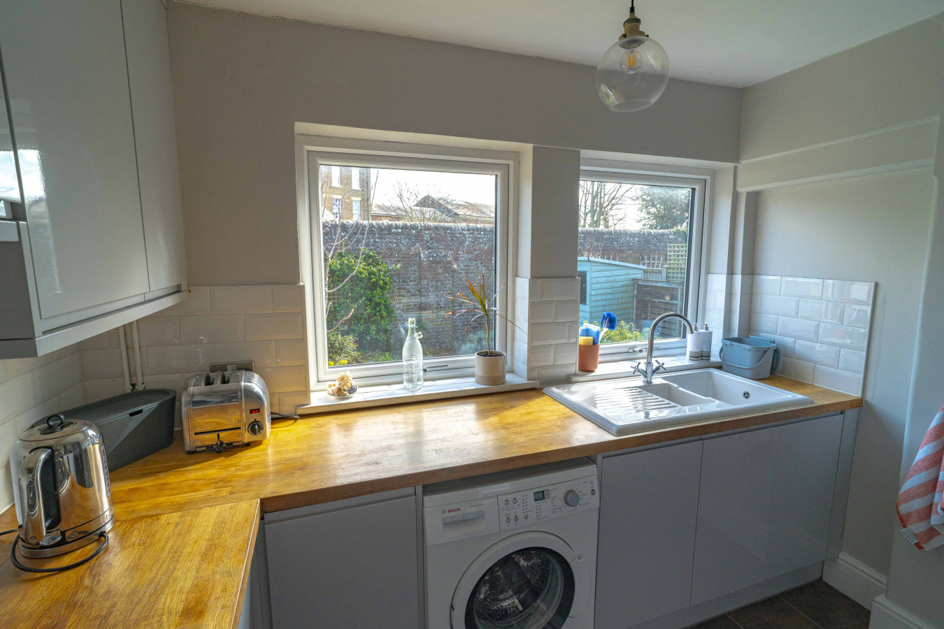 Deal |Stylish Home, Logburner, near Beach & Castle in 73 Gladstone Road - Property image 28 - VivreStays